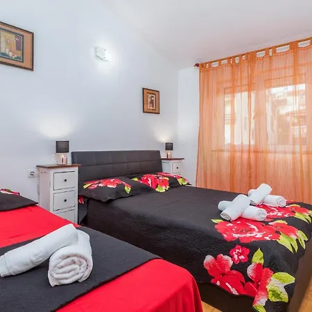 1 Bedroom Awesome In Apartman *