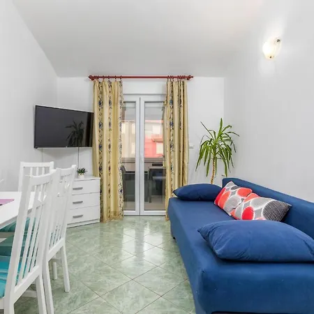 Appartement 1 Bedroom Awesome In *