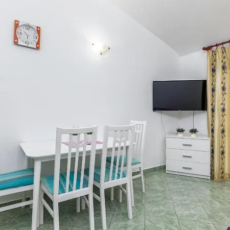 1 Bedroom Awesome In *
