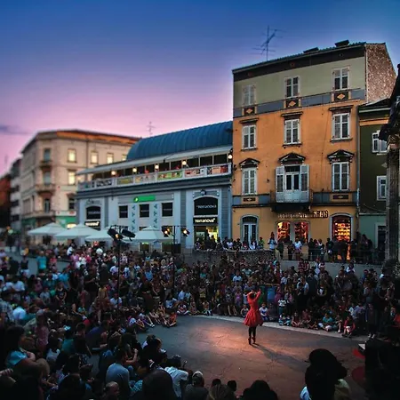 1 Bedroom Awesome In Lejlighed *