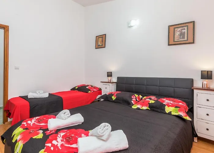 아파트 1 Bedroom Awesome In 풀라