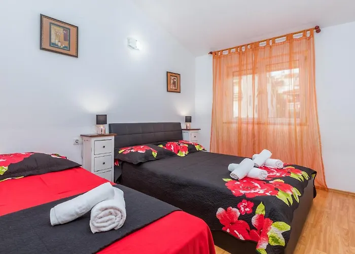 1 Bedroom Awesome In Apartman *