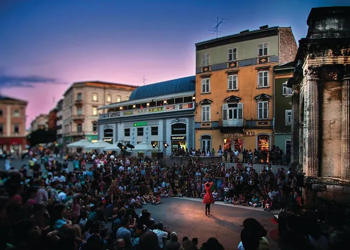 1 Bedroom Awesome In Apartman *